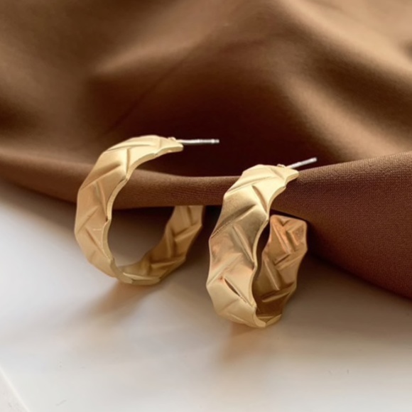 Zara Jewelry - Zara minimalist hoop earrings